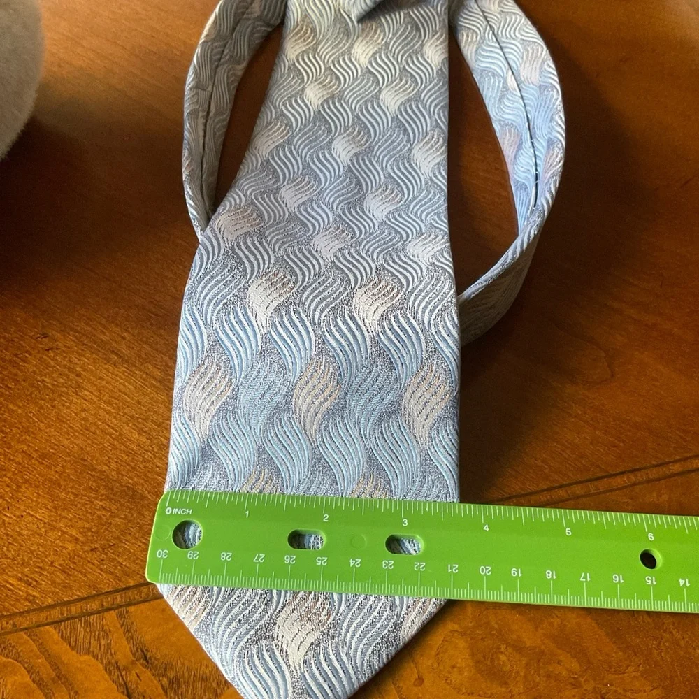 Bruno Piatelli Men Silk Powder Blue Gray Hip Dapper Wavy Pattern  X-Long Tie